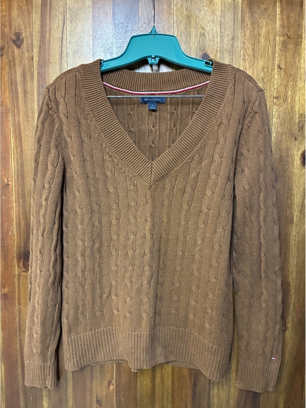 Tommy Hilfiger Women’s Medium Brown Cable Knit V Neck Cotton Sweater Preppy
